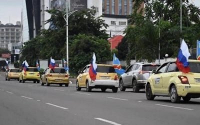 Les taxis à Kinshasa n’ont pas arboré le drapeau de la Russie lors de la visite de Macron