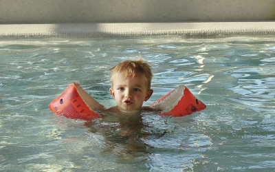 Oui, les cours de natation peuvent en partie prévenir les noyades